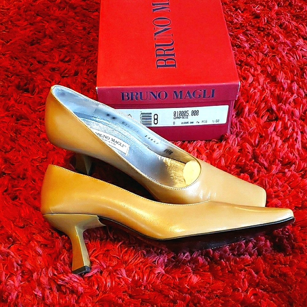 Authentic Vintage Bruno Magli Heels Shoes Pumps Leather size 8